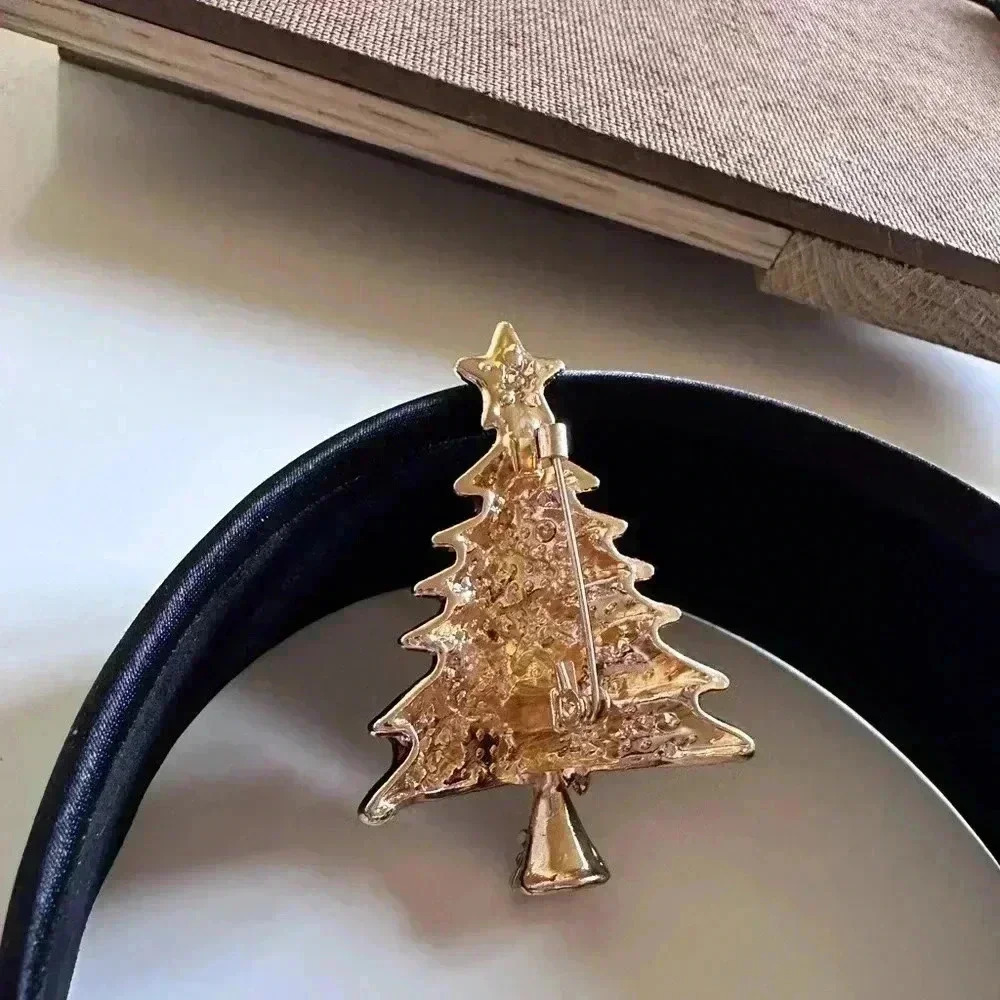 Red Christmas Tree Brooch - Picture 7 of 9
